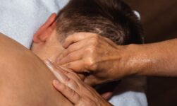 deep tissue massage for pinched nerve